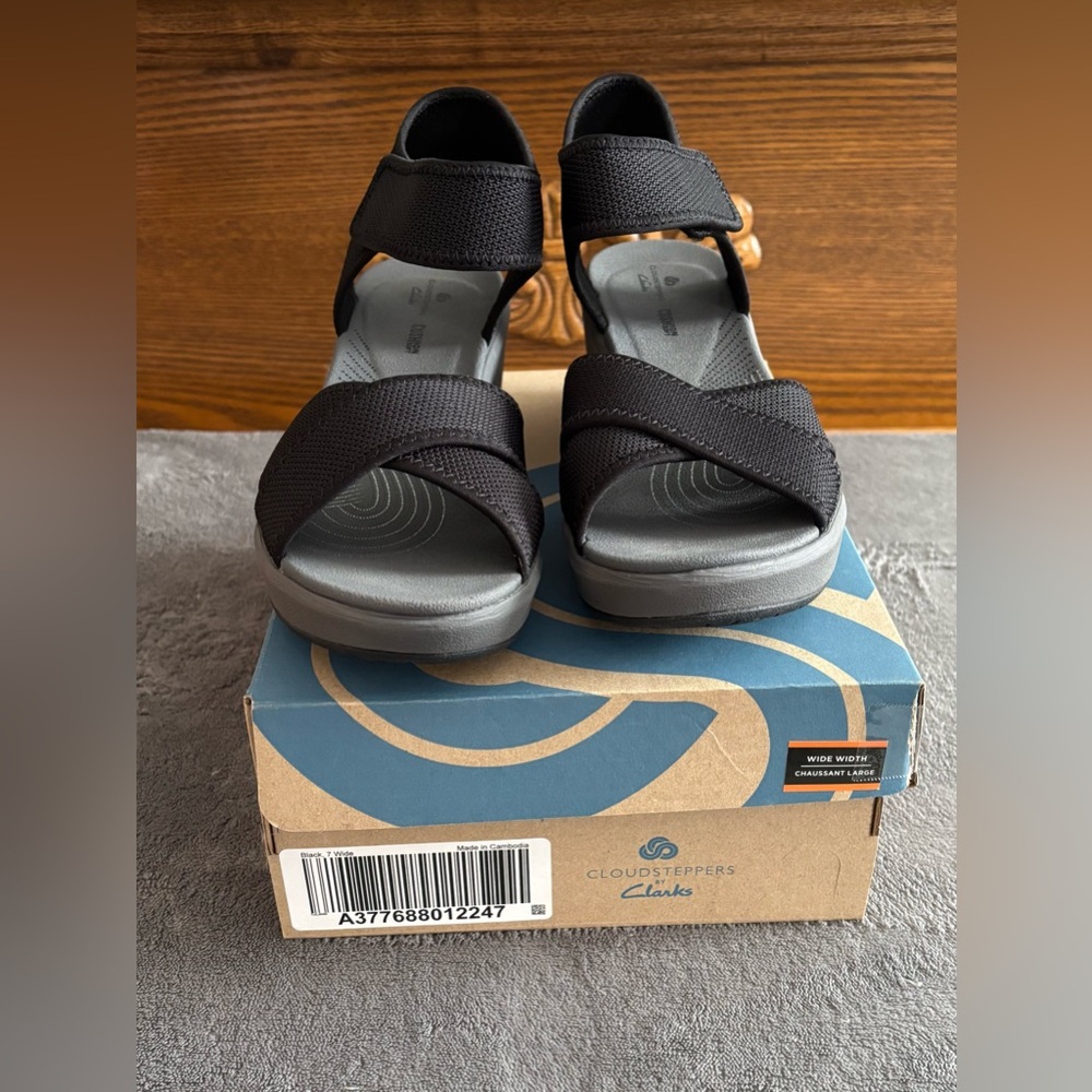 Clarks Cloudwalkers Sandals size 7W black